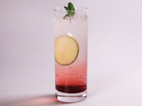 炭酸で割るだけ簡単アレンジ！「カシス・ルージュ・スパークル」